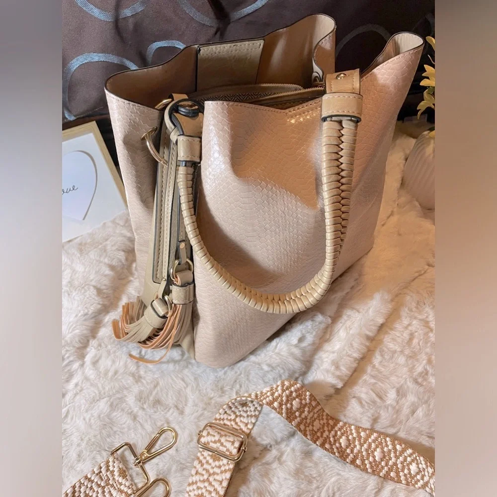 JEN & CO Olivia Hobo Bag 2 removable tassels vegan snakeskin w GUITAR STRAP EUC